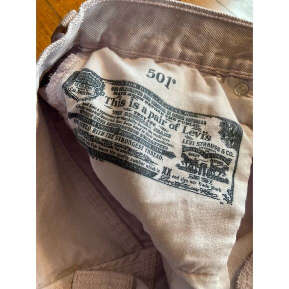 LEVI'S 501 Distressed Cream/Lavender Dyed Button-Fly Shorts sz W27 - Picture 3 of 10